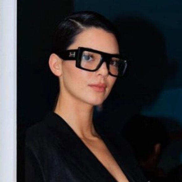 Victoria Beckham VB677S 001 Sunglasses Black Square Frame, Grey Lenses - Picture 9 of 13